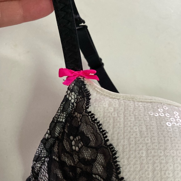 Pair of LaSenza Beyond Cleavage Sz 38C Front clasp Convertible Lace & Bead - Picture 15 of 16